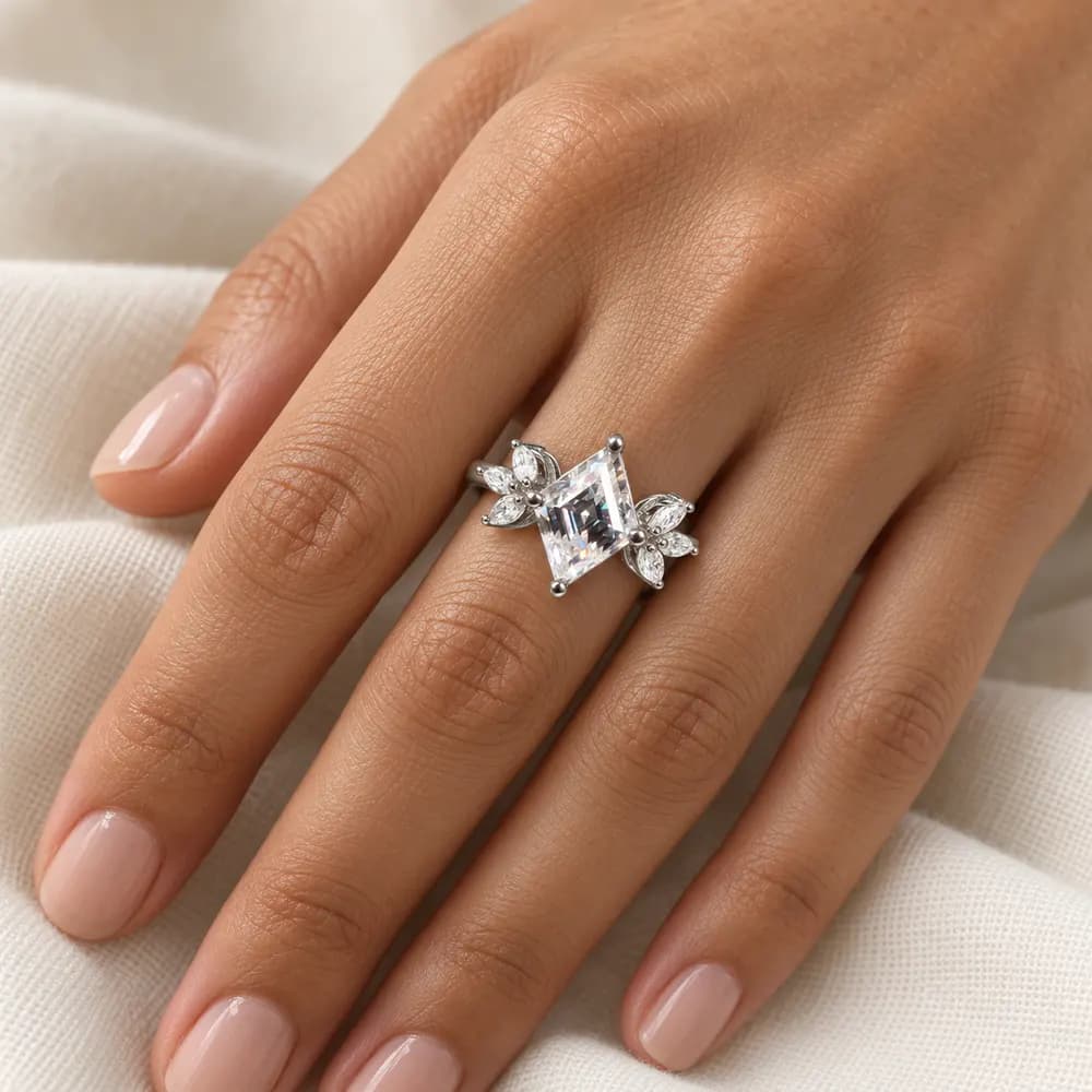 Kite Centre Leaf Cluster Moissanite Ring — second view