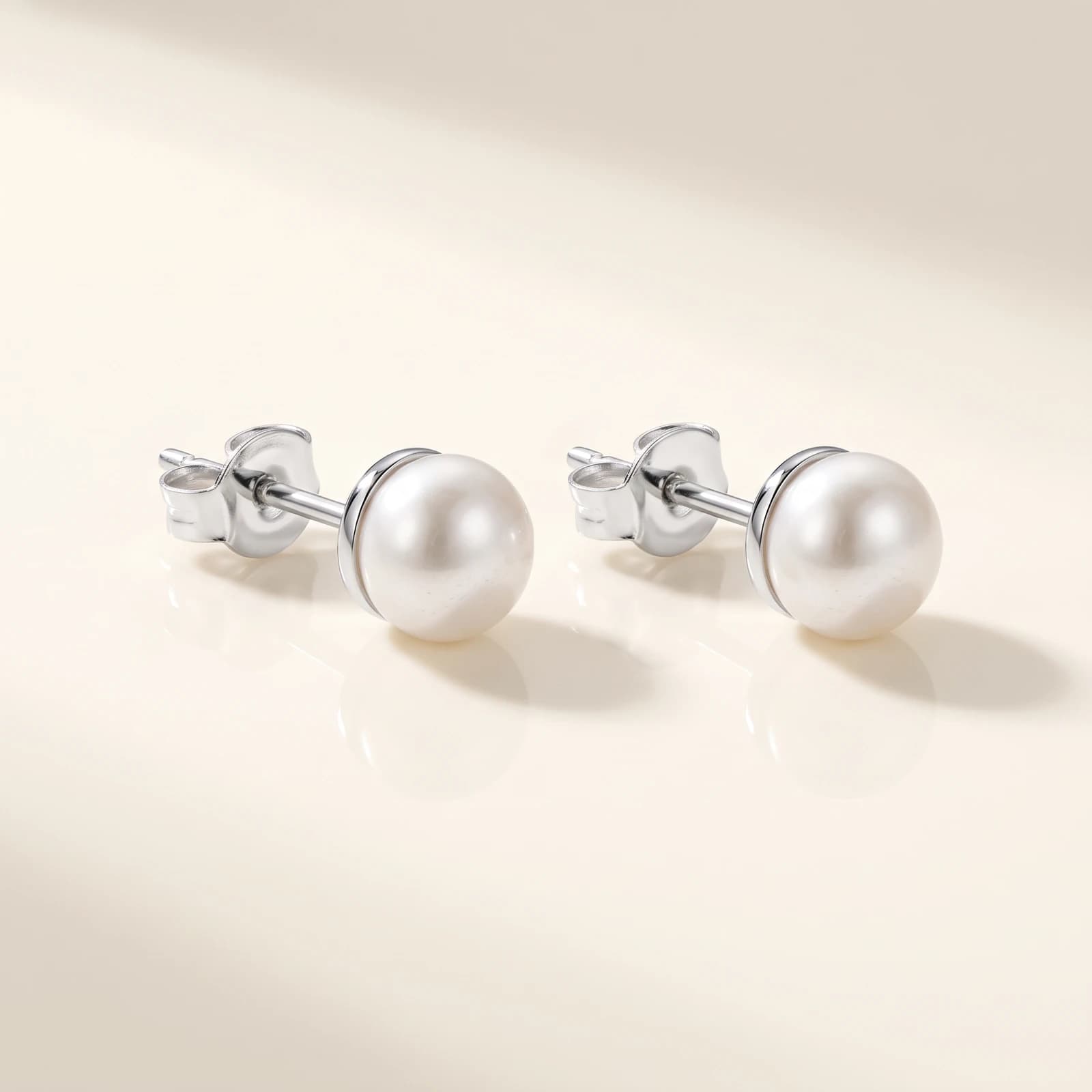 925 Silver Pearl Stud Earrings · Freshwater